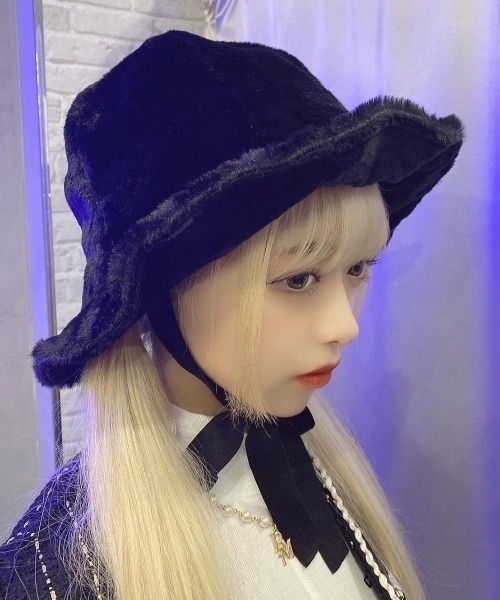 XU(エックスユー)の「【Never mind the XU】ribbon fur hat / 【ネバーマインド ザ エックスユー】リボンファーハット(ハット・メンズ・ベージュ/ブラウン/レッド/アイボリー/ブラック/カーキ・ONE SIZE)」の7枚目の写真