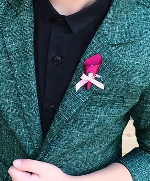 DAY CLOSET(デイ クローゼット)の「キッズ セットアップスーツ クラシックジャケット+パンツ+コサージュ 3点セット(セットアップ・キッズ・グリーン/ネイビー/レッド・140cm/130cm/150cm/110cm/120cm/100cm)」の9枚目の写真