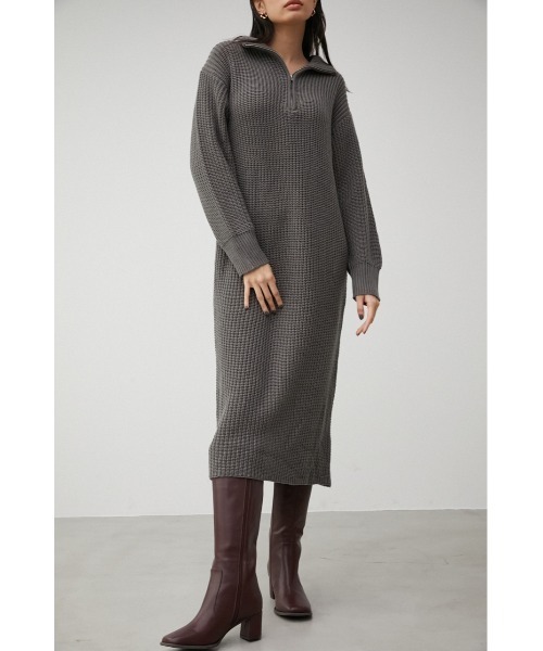AZUL by moussy(アズールバイマウジー)の「ZIP UP KNIT ONEPIECE/ジップアップニットワンピース(ワンピース・レディース・ベージュ/グレー/ブラック・MEDIUM/SMALL)」の2枚目の写真