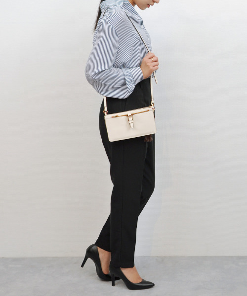 cache cache（カシュ カシュ）の「カシュカシュ cachecache / ベルトフラップウォレットショルダー（ショルダーバッグ・レディース・ベージュ系その他/ブラック/アイボリー/サックスブルー/マスタード・FREE）」の9枚目の写真