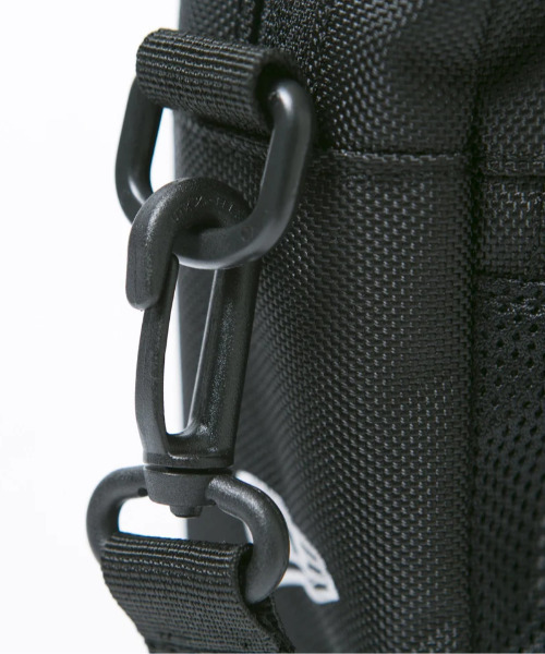 NEW ERA(ニューエラ)の「NEW ERA/ニューエラ ショルダーバック SHOULDER POUCH L ショルダーポーチ ラージ 2L 12325635/13772353(ショルダーバッグ・メンズ・ブラック/ブラウン・FREE)」の3枚目の写真