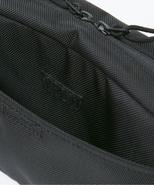 NEW ERA(ニューエラ)の「NEW ERA/ニューエラ ショルダーバック SHOULDER POUCH L ショルダーポーチ ラージ 2L 12325635/13772353(ショルダーバッグ・メンズ・ブラック/ブラウン・FREE)」の4枚目の写真