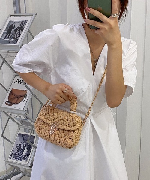 deux amour（ドゥーザムール）の「編み込みバッグ（ボディバッグ/ウエストポーチ・レディース・ベージュ/ブラック/ブルー・FREE(9)）」の6枚目の写真