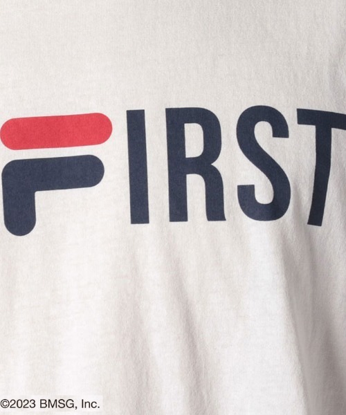 FILA(フィラ)の「FILA × BE:FIRST ロゴTEE / フィラ × ビーファースト ロゴティー(Tシャツ/カットソー・レディース・ホワイト/サックスブルー/ピンク/ブラック・M/L)」の5枚目の写真