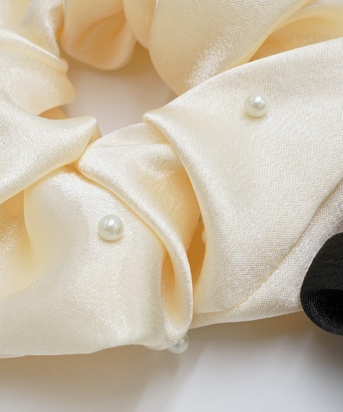 flower（フラワー）の「グロスパールシュシュ（シュシュ・レディース・ブラック/アイボリー・FREE）」の9枚目の写真