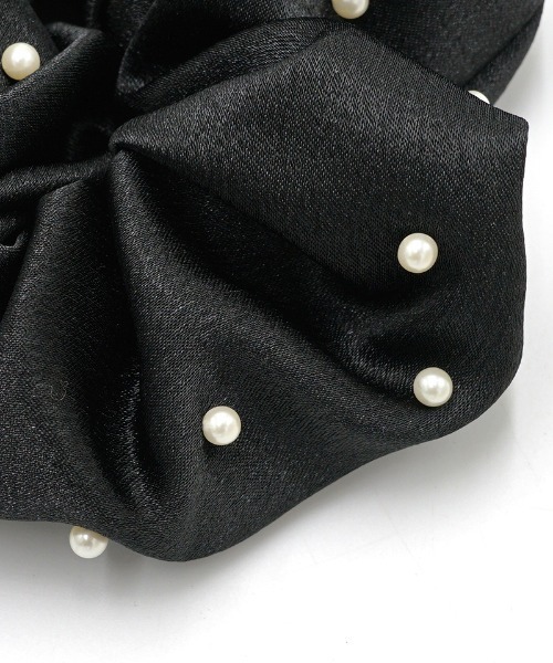 flower（フラワー）の「グロスパールシュシュ（シュシュ・レディース・ブラック/アイボリー・FREE）」の3枚目の写真