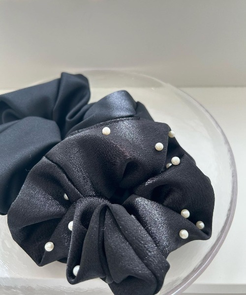 flower（フラワー）の「グロスパールシュシュ（シュシュ・レディース・ブラック/アイボリー・FREE）」の10枚目の写真