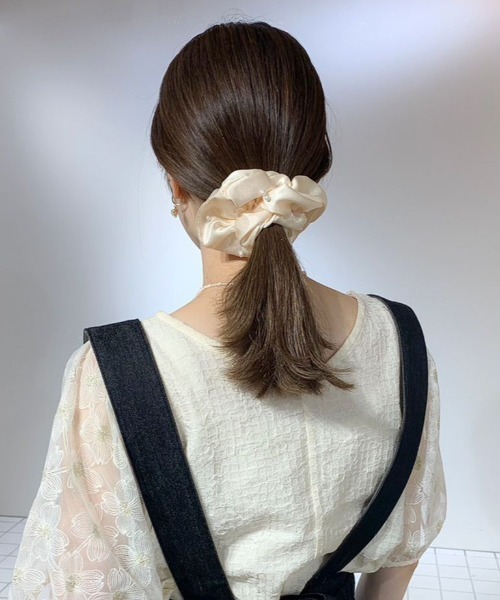 flower（フラワー）の「グロスパールシュシュ（シュシュ・レディース・ブラック/アイボリー・FREE）」の12枚目の写真