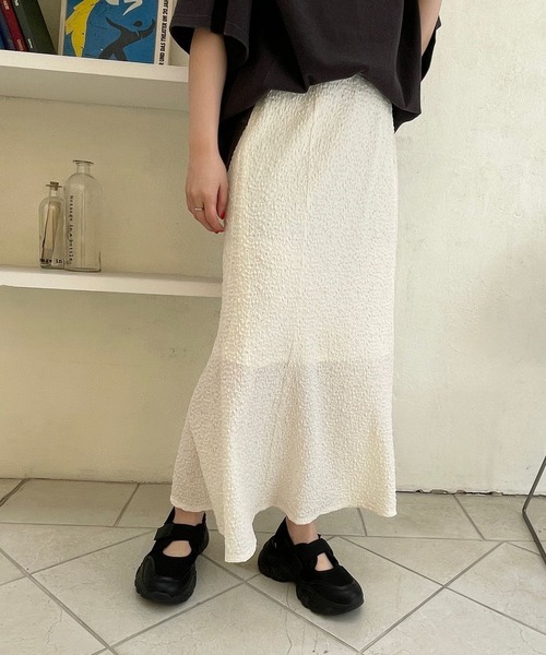 LOWRYS FARM(ローリーズファーム)の「シャーリングフレアスカート2(スカート・レディース・ブルー/ブラック/アイボリー・FREE)」の5枚目の写真