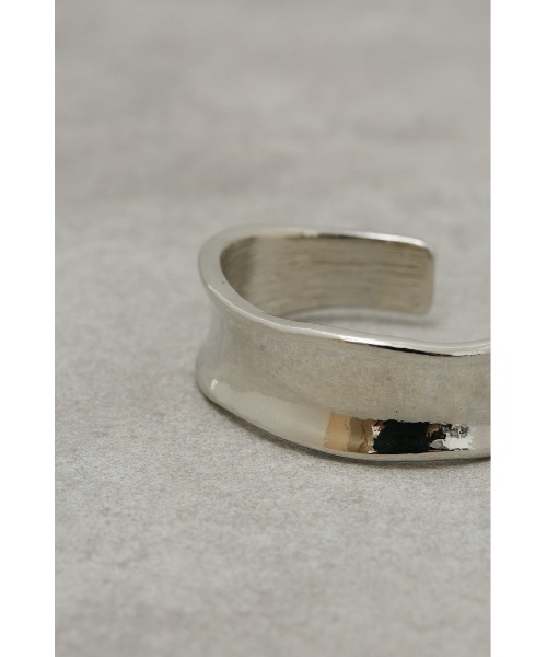 AZUL by moussy(アズールバイマウジー)の「NUANCE CURVE BANGLE/ニュアンスカーブバングル(ブレスレット・レディース・ゴールド系その他/シルバー・FREE)」の6枚目の写真