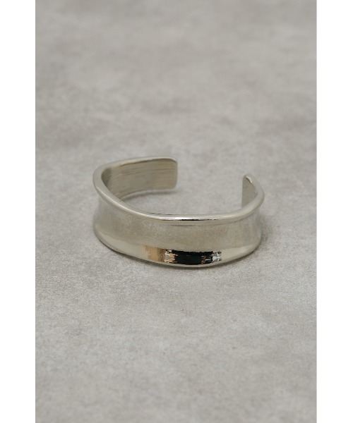 AZUL by moussy(アズールバイマウジー)の「NUANCE CURVE BANGLE/ニュアンスカーブバングル(ブレスレット・レディース・ゴールド系その他/シルバー・FREE)」の3枚目の写真