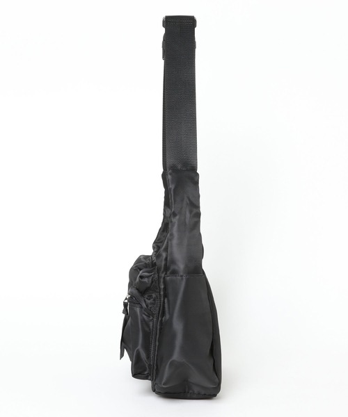 repipi armario(レピピ アルマリオ)の「WポケットボディBAG(ボディバッグ/ウエストポーチ・キッズ・ブラック/アイボリー/グレー・FREE)」の12枚目の写真