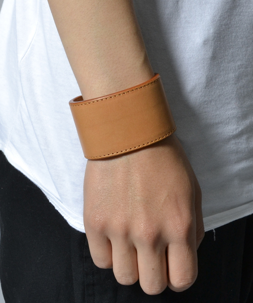 THEFT（セフト）の「AMERICAN RAG CIE × THEFT レザーワイドバングル（バングル/リストバンド・メンズ・ブラック/タン・FREE）」の8枚目の写真
