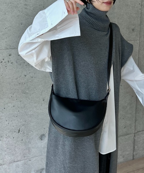 y/m by RIKA（イムバイリカ）の「ハーフラウンドショルダーBAG（ショルダーバッグ・レディース・ブラック/アイボリー・FREE）」の4枚目の写真