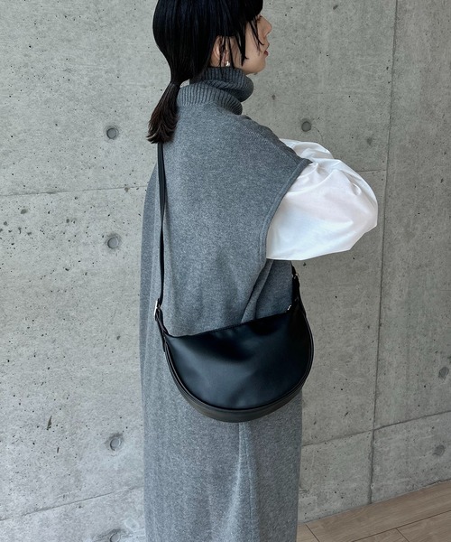 y/m by RIKA（イムバイリカ）の「ハーフラウンドショルダーBAG（ショルダーバッグ・レディース・ブラック/アイボリー・FREE）」の5枚目の写真