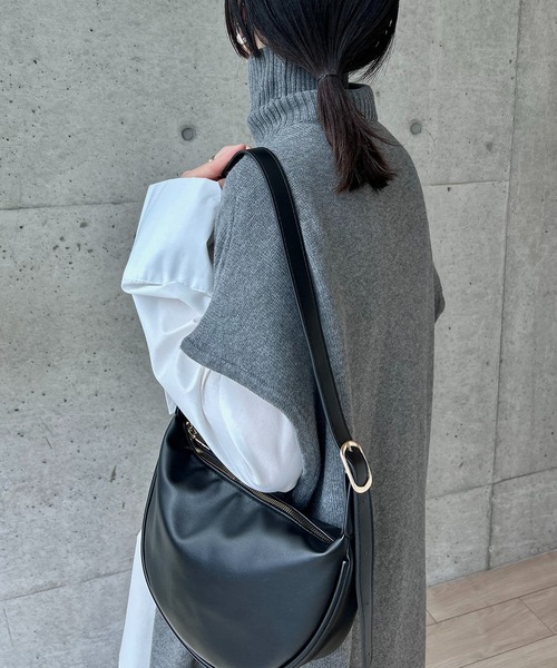 y/m by RIKA（イムバイリカ）の「ハーフラウンドショルダーBAG（ショルダーバッグ・レディース・ブラック/アイボリー・FREE）」の12枚目の写真