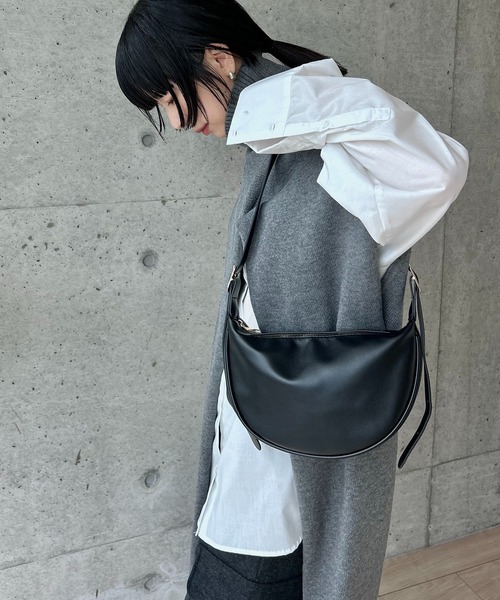 y/m by RIKA（イムバイリカ）の「ハーフラウンドショルダーBAG（ショルダーバッグ・レディース・ブラック/アイボリー・FREE）」の16枚目の写真
