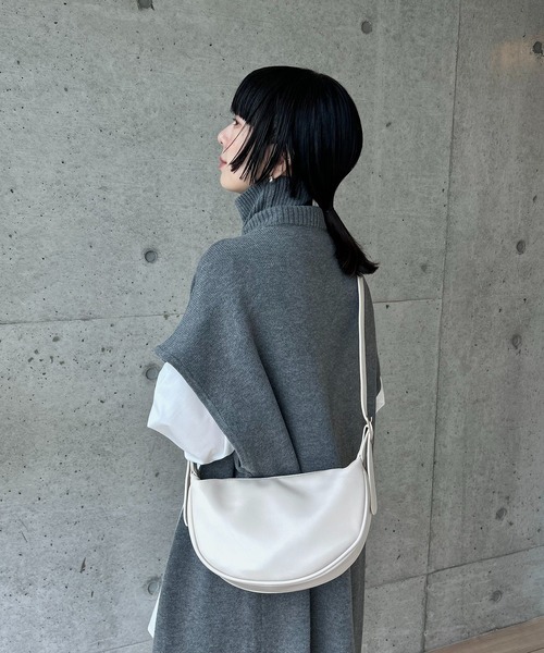 y/m by RIKA（イムバイリカ）の「ハーフラウンドショルダーBAG（ショルダーバッグ・レディース・ブラック/アイボリー・FREE）」の19枚目の写真