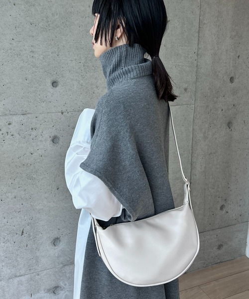 y/m by RIKA（イムバイリカ）の「ハーフラウンドショルダーBAG（ショルダーバッグ・レディース・ブラック/アイボリー・FREE）」の21枚目の写真