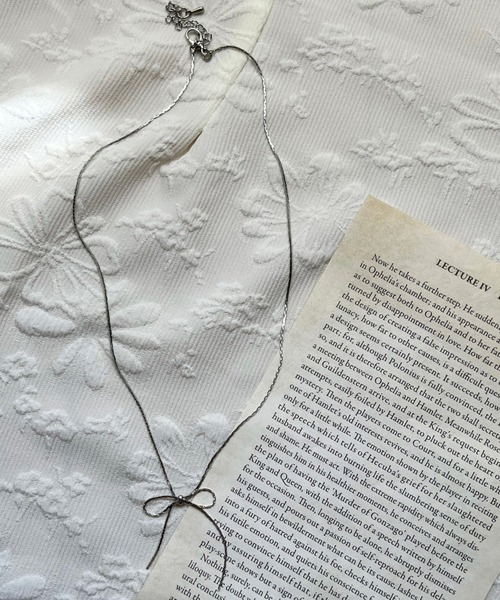 cuorequal(クオレコール)の「リボンモチーフネックレス(ネックレス・レディース・シルバー・FREE)」の2枚目の写真