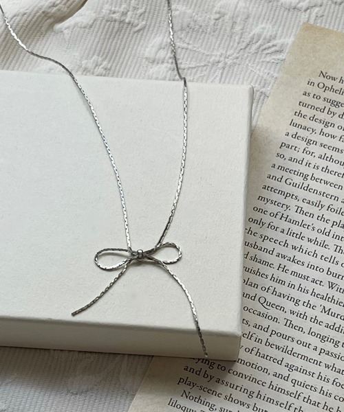 cuorequal(クオレコール)の「リボンモチーフネックレス(ネックレス・レディース・シルバー・FREE)」の3枚目の写真