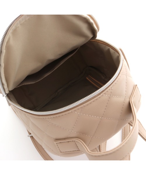 BURBERRY キルティングリュック ベージュ　子供 5DF80EE6-C09B-42DC-A818-