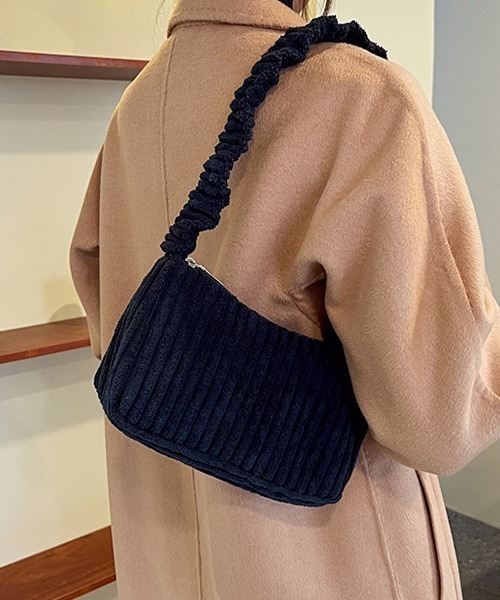 c.u.l（シーユーエル）の「コーデュロイ スクエアミニバッグ cula733（ショルダーバッグ・レディース・ブラック/ベージュ・FREE）」の2枚目の写真