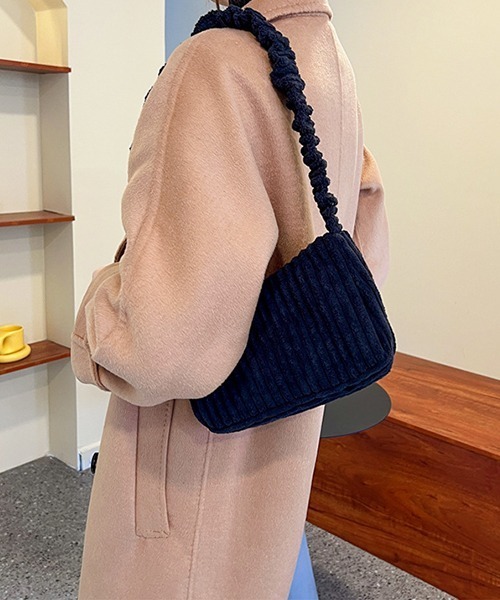 c.u.l（シーユーエル）の「コーデュロイ スクエアミニバッグ cula733（ショルダーバッグ・レディース・ブラック/ベージュ・FREE）」の3枚目の写真