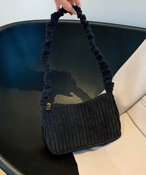 c.u.l（シーユーエル）の「コーデュロイ スクエアミニバッグ cula733（ショルダーバッグ・レディース・ブラック/ベージュ・FREE）」の5枚目の写真