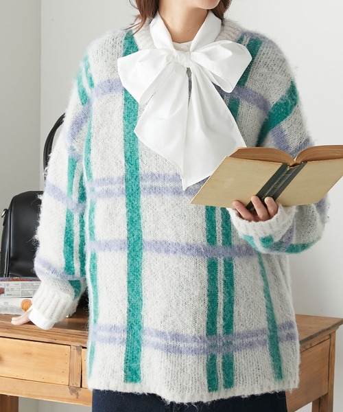 BONLECILL(ボンルシール)の「シャギーチェックオーバーニットプルオーバー(ニット/セーター・レディース・モカ/レッド/アイボリー/チャコールグレー・FREE)」の2枚目の写真