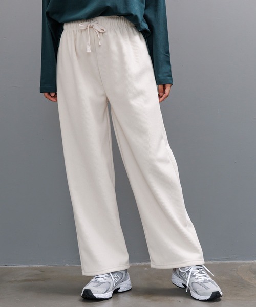 mili an deni(ミリアンデニ)の「裏起毛ベロアセミワイドパンツ(その他パンツ・レディース・チャコールグレー/ブラック/アイボリー・L/M)」の2枚目の写真