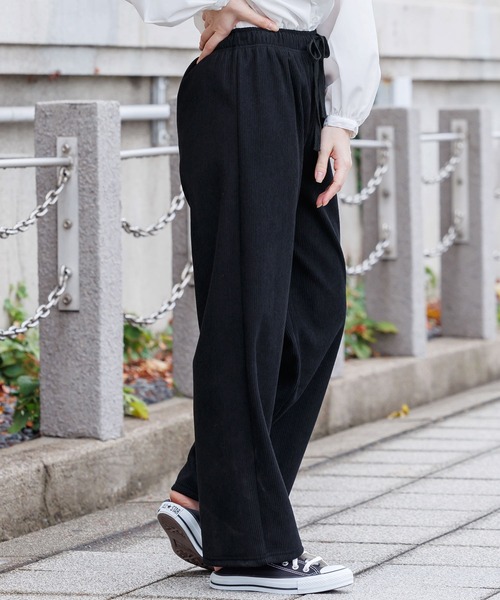 mili an deni(ミリアンデニ)の「裏起毛ベロアセミワイドパンツ(その他パンツ・レディース・チャコールグレー/ブラック/アイボリー・L/M)」の8枚目の写真