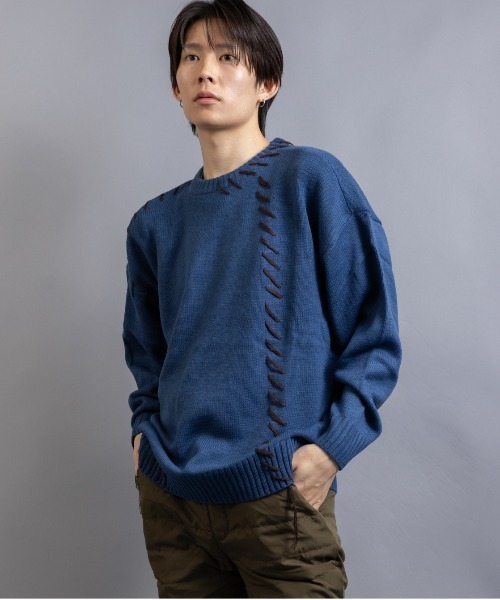 En serio TOKYO(エンソリオトーキョー)の「アシンメトリーハンドステッチ クルーネックニット(ニット/セーター・メンズ・ホワイト/オレンジ/ブラック/ブルー・L/M)」の3枚目の写真