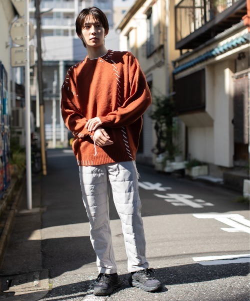 En serio TOKYO(エンソリオトーキョー)の「アシンメトリーハンドステッチ クルーネックニット(ニット/セーター・メンズ・ホワイト/オレンジ/ブラック/ブルー・L/M)」の12枚目の写真