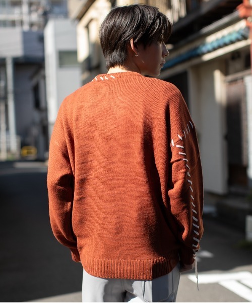 En serio TOKYO(エンソリオトーキョー)の「アシンメトリーハンドステッチ クルーネックニット(ニット/セーター・メンズ・ホワイト/オレンジ/ブラック/ブルー・L/M)」の16枚目の写真
