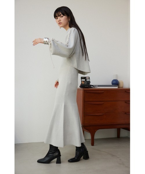 AZUL by moussy（アズールバイマウジー）の「レースアップスリーブレイヤードニットワンピース（ワンピース・レディース・ブラック/ブルー/ライトグレー・SMALL/MEDIUM）」の17枚目の写真