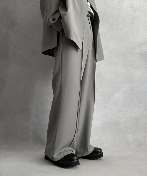 SERACE(セラス)の「【SERACE】Wide drape pin tuck flare slacks / ワイドドレープピンタックフレアスラックス(スラックス・メンズ・ブラック/オフホワイト/アッシュグレー・L/M)」の12枚目の写真