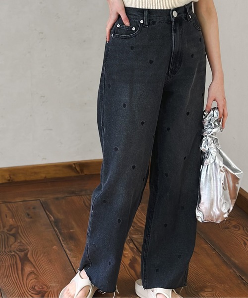 Per sist ence(パーシエンス)の「ハート刺繍デニムハイウエストパンツ(デニムパンツ・レディース・ブルー/インディゴブルー/ブラック・FREE)」の2枚目の写真