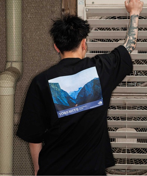 THE NORTH FACE(ザノースフェイス)の「THE NORTH FACE S/S Yosemite Scenery Tee / ザ・ノース・フェイス ショート スリーブ ヨセミテ シーナリー ティー(Tシャツ/カットソー・メンズ・ホワイト/ブラック/オリーブ/グレー・S/M/L/XL)」の2枚目の写真