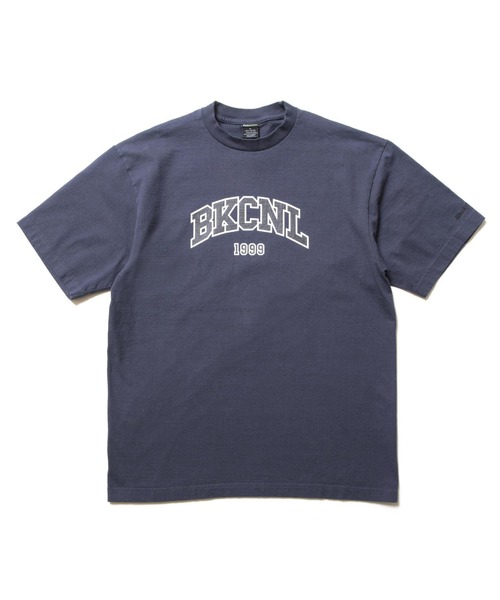 Back Channel(バックチャンネル)の「COLLEGE LOGO TEE(Tシャツ/カットソー・メンズ・グリーン/ブラック/チャコール・MEDIUM/XX-LARGE/X-LARGE/LARGE)」の1枚目の写真
