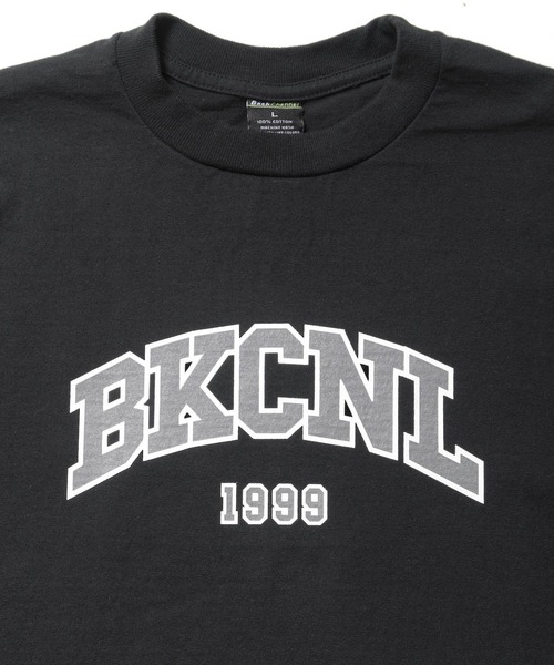 Back Channel(バックチャンネル)の「COLLEGE LOGO TEE(Tシャツ/カットソー・メンズ・グリーン/ブラック/チャコール・MEDIUM/XX-LARGE/X-LARGE/LARGE)」の4枚目の写真