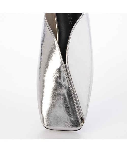 carino(カリーノ)の「Vカットラインスクエアトゥミュール(サンダル・レディース・ブラック/ベージュ/シルバー/グレー・S/M/L/LL)」の9枚目の写真