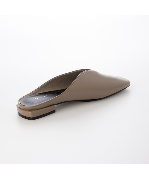 carino(カリーノ)の「Vカットラインスクエアトゥミュール(サンダル・レディース・ブラック/ベージュ/シルバー/グレー・S/M/L/LL)」の11枚目の写真