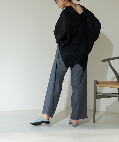 carino(カリーノ)の「Vカットラインスクエアトゥミュール(サンダル・レディース・ブラック/ベージュ/シルバー/グレー・S/M/L/LL)」の20枚目の写真