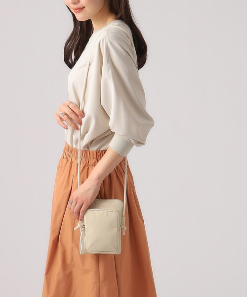 SHOO・LA・RUE(シューラルー)の「◆立体ポケットミニショルダーバッグ(ショルダーバッグ・レディース・ピンク系/ブラック/アイボリー/ダークブラウン系3・00)」の2枚目の写真