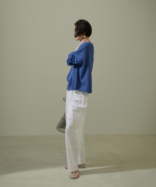 SALON adam et rope'（サロン アダム エ ロペ）の「ペーパーヤーンクロップドプルオーバー【吸水速乾・洗える】（ニット/セーター・レディース・ブラック/ブルー/オフホワイト・FREE）」の22枚目の写真