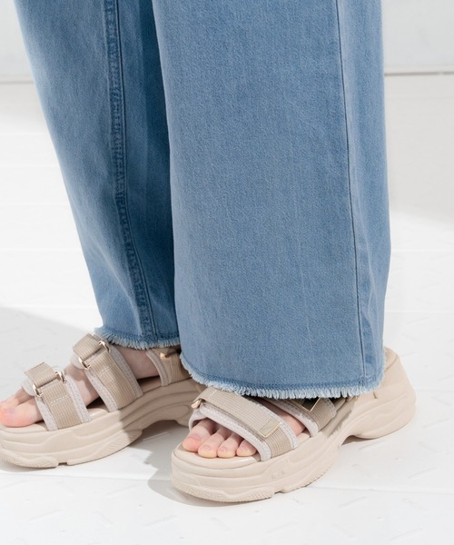 Honeys（ハニーズ）の「デニムワイドパンツ（デニムパンツ・レディース・ホワイト/ライトブルー/ブルー系その他・SS/LL/L/M/S）」の20枚目の写真