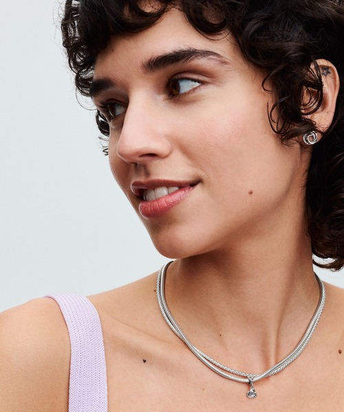 PANDORA（パンドラ）の「ローズ イン ブルーム ダングル チャーム（チャーム・レディース・シルバー・FREE）」の3枚目の写真