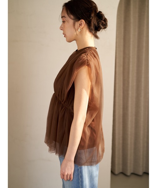 Stylevoice for xxx(スタイルヴォイスフォー)の「<尾崎真衣さんコラボ>ノースリーブチュールトップス(シャツ/ブラウス・レディース・チャコールグレー/ブラウン/ライトベージュ・FREE)」の7枚目の写真