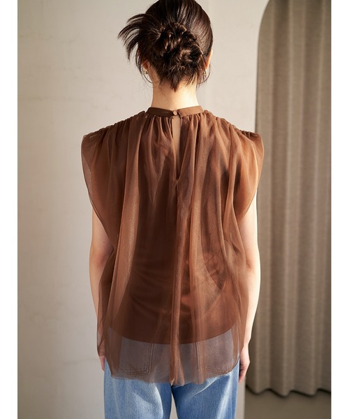 Stylevoice for xxx(スタイルヴォイスフォー)の「<尾崎真衣さんコラボ>ノースリーブチュールトップス(シャツ/ブラウス・レディース・チャコールグレー/ブラウン/ライトベージュ・FREE)」の6枚目の写真